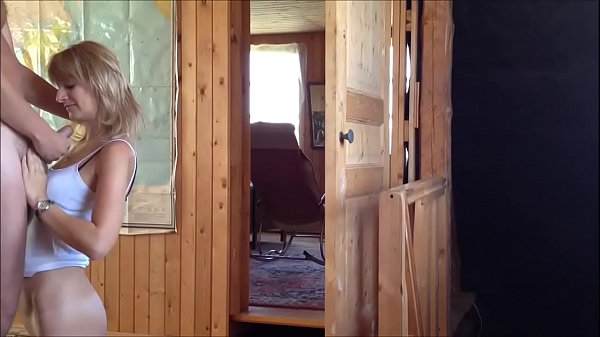 Реальное любительское порево устроила на даче худая блондинка в позе раком со своим любовником
